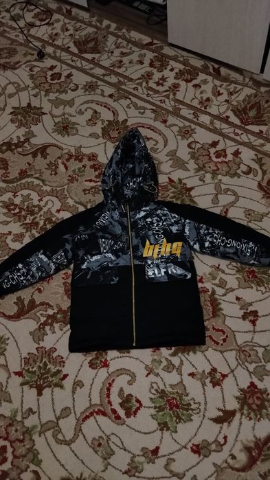 Продам куртку для мальчика
