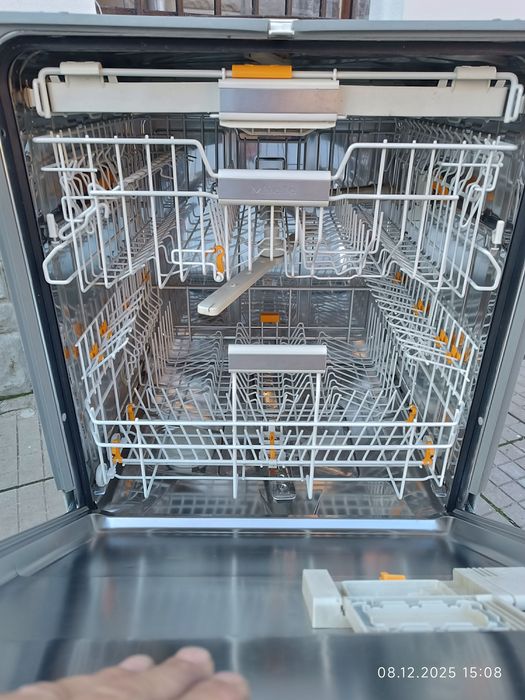 Съдомиялна miele за пълно вграждане