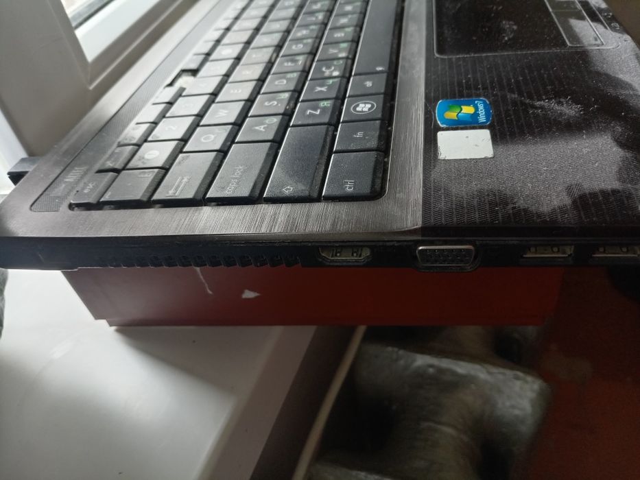 Продам два ноутбука. Без экранов.