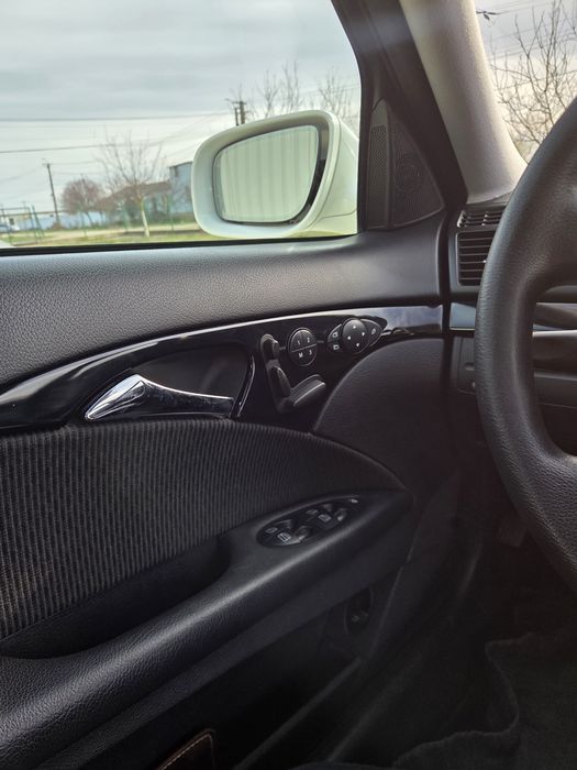 Mercedes e class  w211 3.0 v6 cdi
296261 km an 2008 WDB2110891B412915