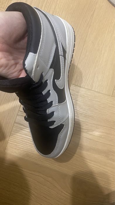 Кроссовки новые 4000