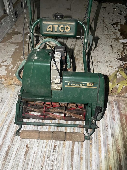 косачка за трева ATCO коси и валира едновременно