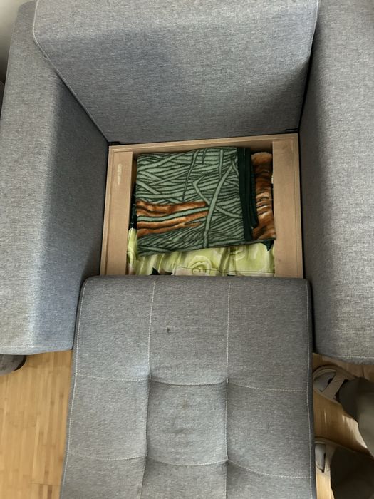 кресло-кровать серого цвета