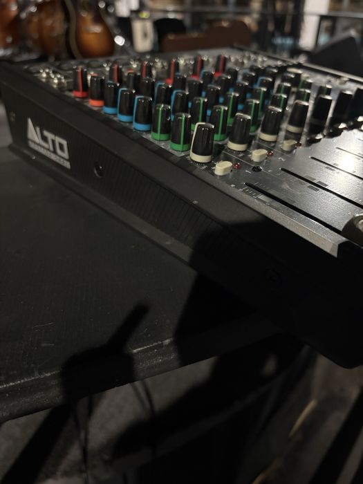 Музикантски миксер Alto Live 802