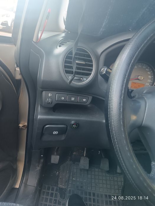 Kia carens  бензин/газ