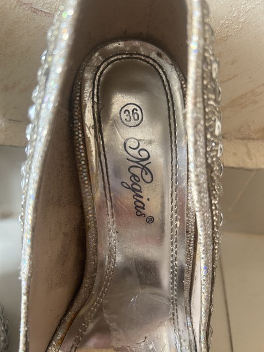 Официални обувки с камъни