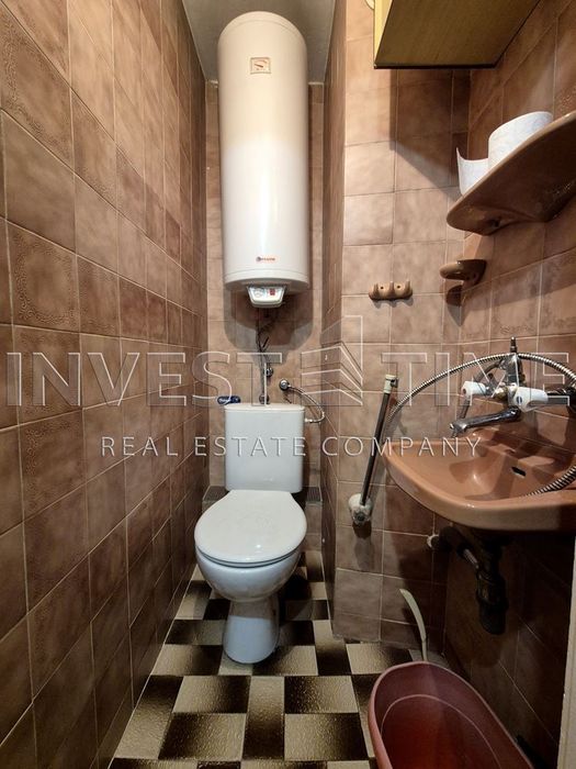 Цветен квартал, три отделни стаи, 60 кв.м чисти, среден етаж!