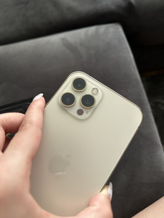 Iphone 12 Pro Max Gold с подарък