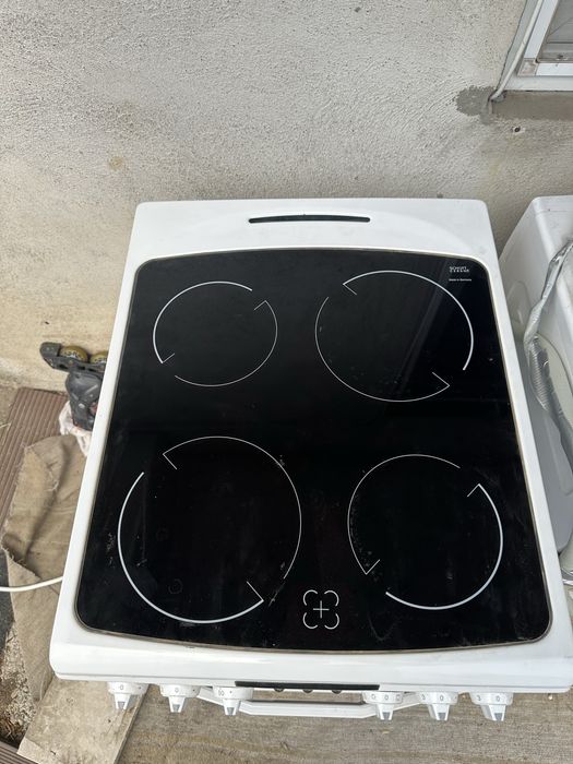 Cuptor electric + plita vitroceramica Hansa Clasa A,stare foarte buna