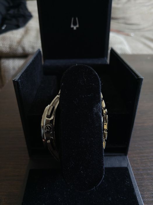Bulova curv 98A206 Nou