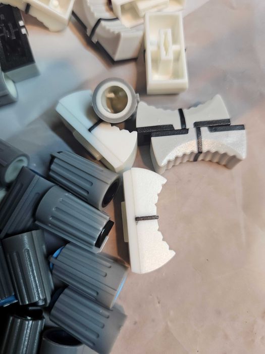 Butoane pentru potentiometru liniar si rotativ