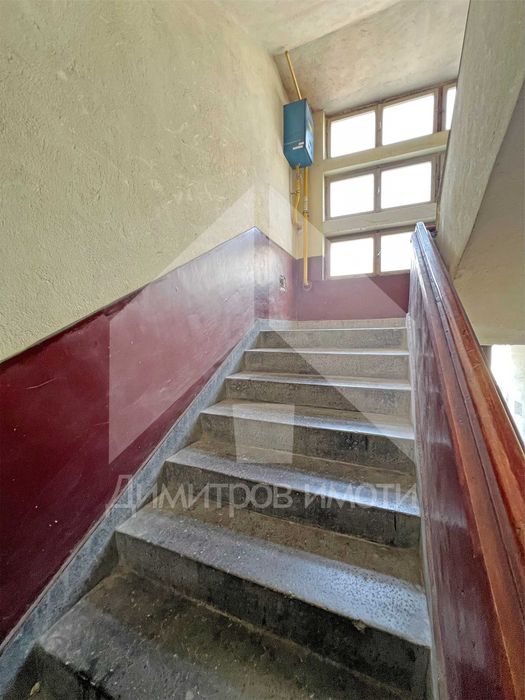 Продава апартамент 111 м2 в тухлена жилищна кооперация център.