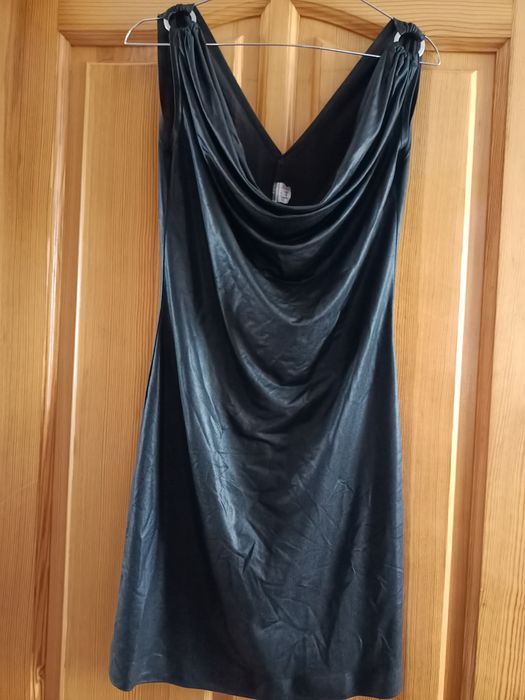Продам платье по фигурке 42-44