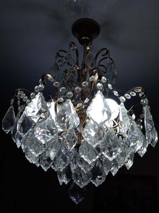 Люстра продаётся в зал