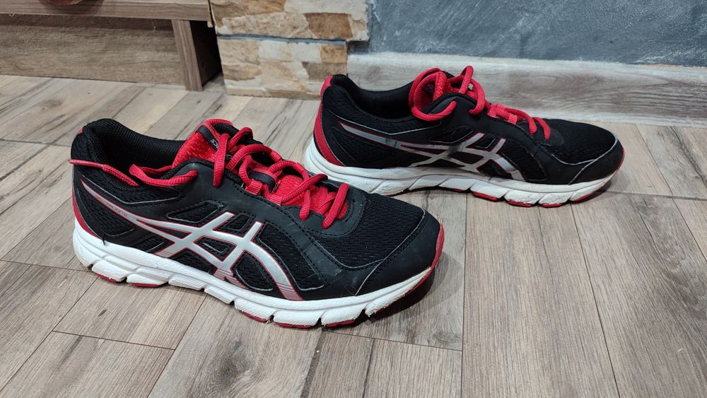 Маратонки ASICS номер 39