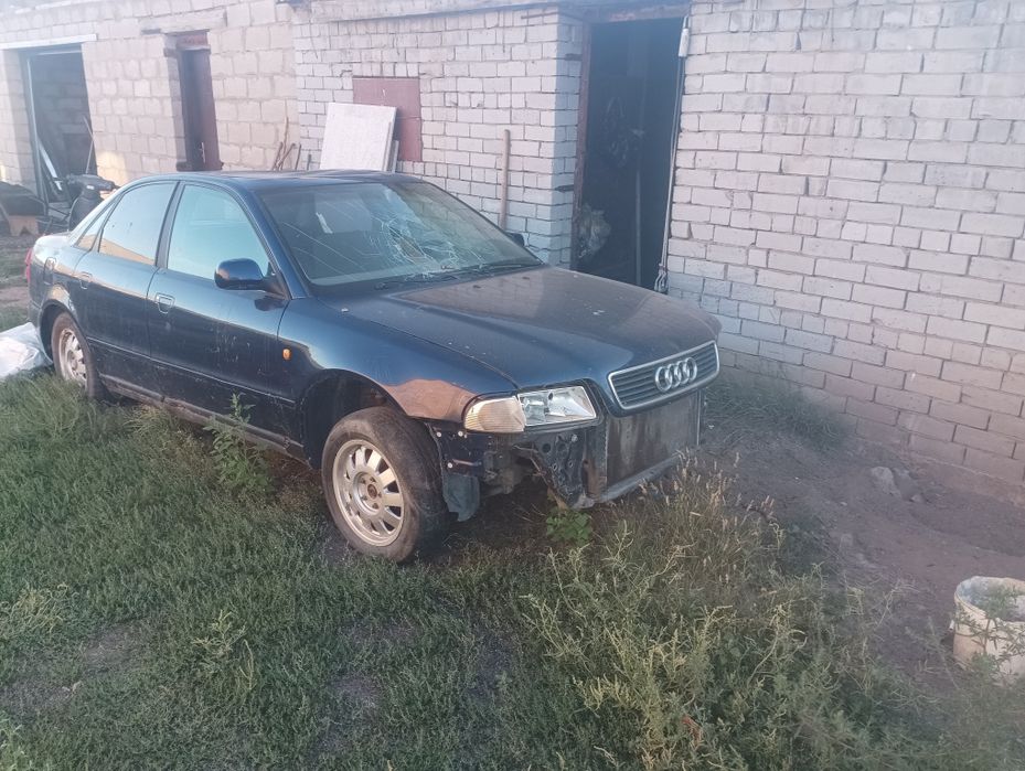Продам Ауди А4  на запчасть