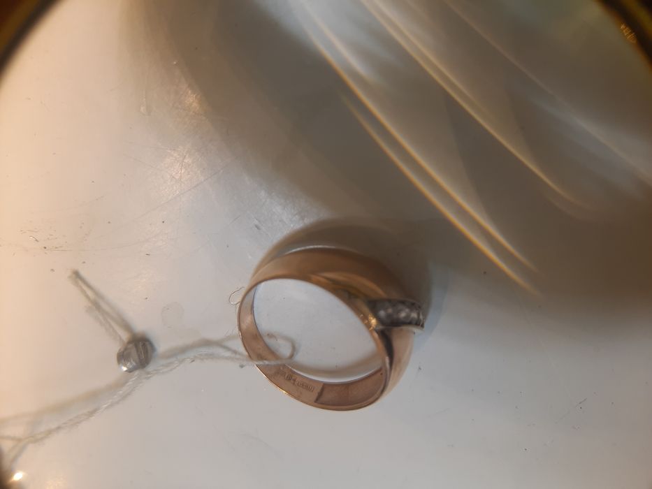 Продам золотое кольцо  215000