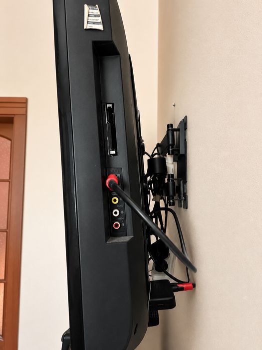 Телевизор Samsung + кронштейн + smart tv
