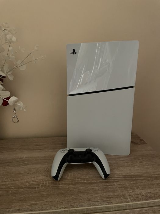 Vând consola Playstation 5 slim Digital Edition 1TB SSD
