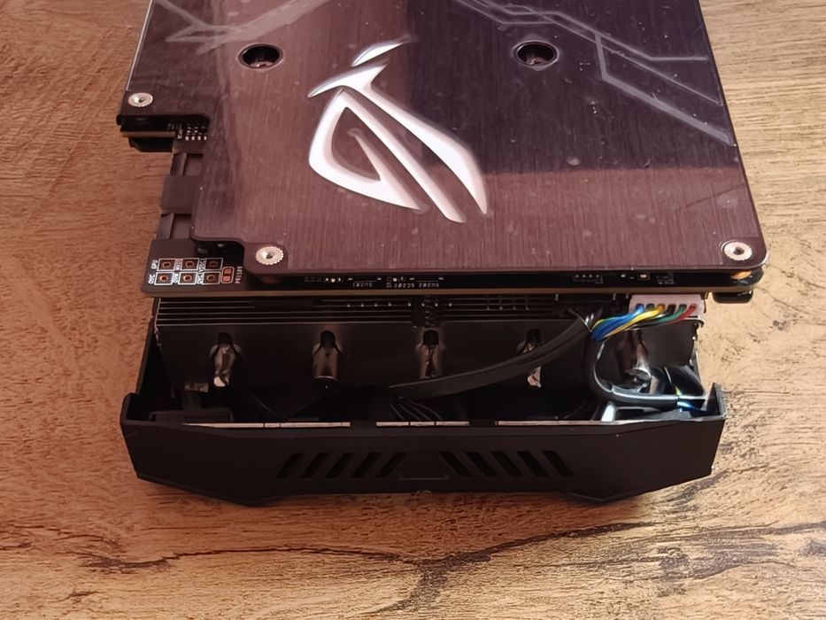 Видеокарта ASUS ROG Strix Radeon RX Vega 56 8GB OC