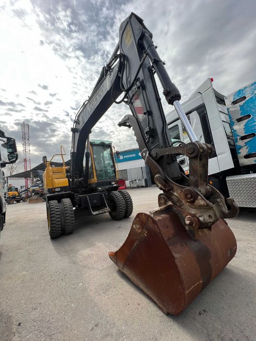 Kafolat bilan Koreyadan excavator VOLVO EW145B 0,65 kub sotuvda mavjud
