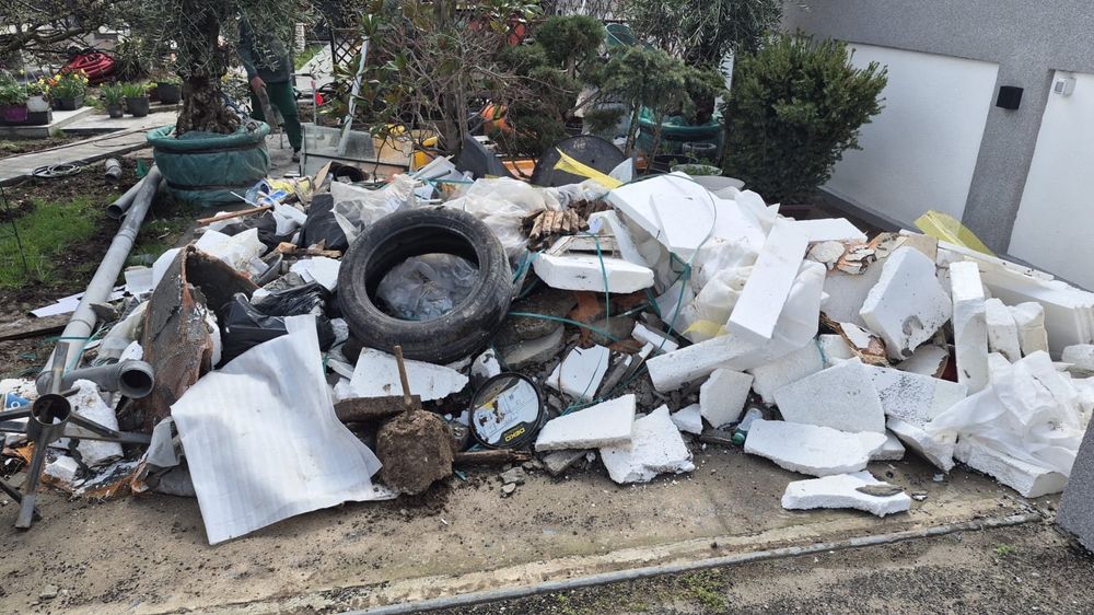 Transport debarasari mutari relocari demolari decopartari moloz 24/7