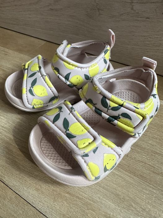 Сандали Crocs, Ipanema, H&M и кецове U.S. Polo Assn