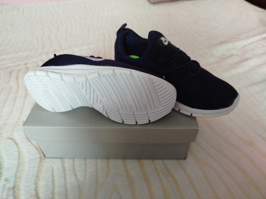 Детски маратонки нови