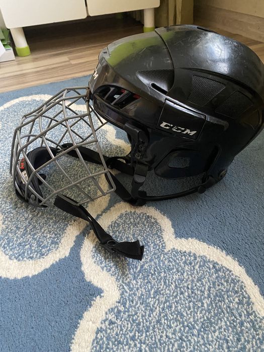 Продам шлем хоккейный