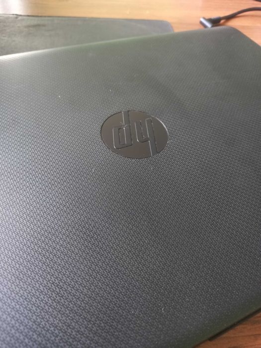 Noutbook hp sotiladi srochno