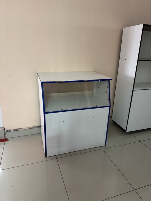 Шкафчик со стеклой