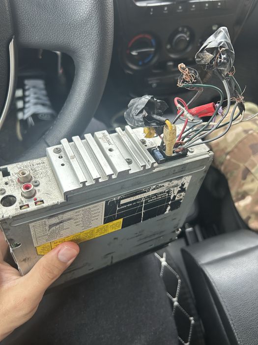 Автомагнитолла  JVC модели KD-R307.