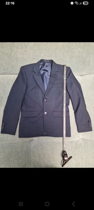 Costum baieti 9 ani in stare foarte buna