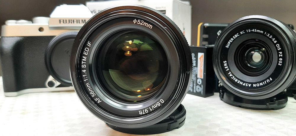 FUJIFILM X-T200 с обективи Fujifilm Fujinon XC 15-45mm f/3.5-5.6 OIS PZ,  Viltrox 56mm F/1.4 XF за Fujifilm X