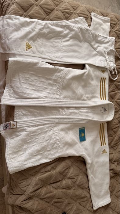 Кимоно Adidas золотой