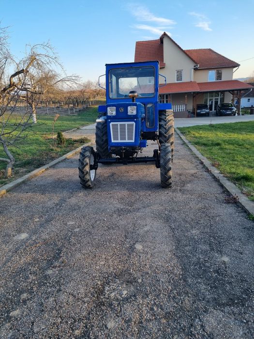 Tractor u 650 ST
