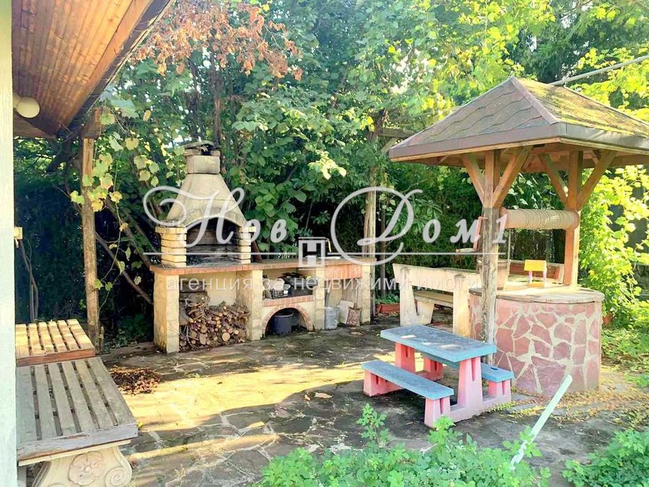 Продава се Къща в к.к. Св.Св. Константин и Елена - 600 кв.м за 3167 €/кв.м - Снимка #2