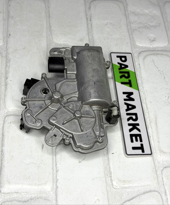 Моторче багажник AUDI VW 3G0827887C