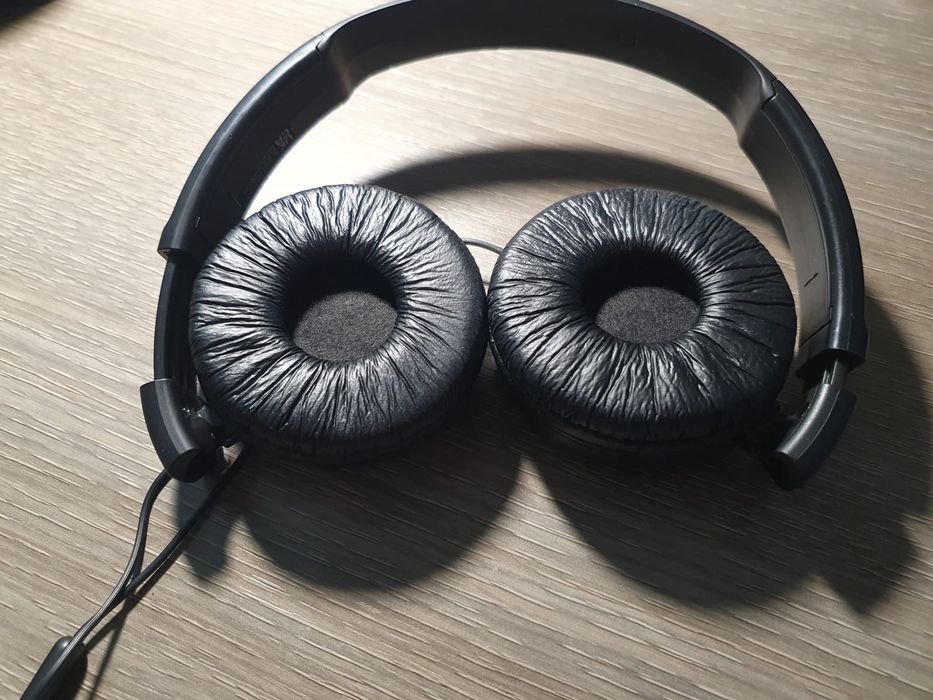 Căști on-ear cu fir Sony MDR-ZX110