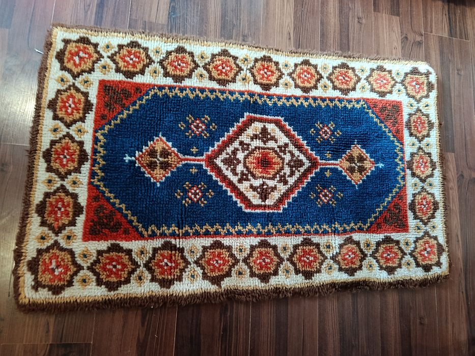Вълнено килимчее