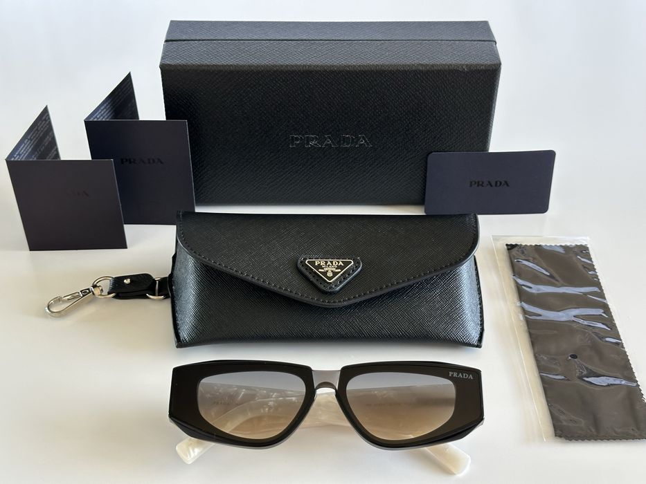 Слънчеви очила Prada