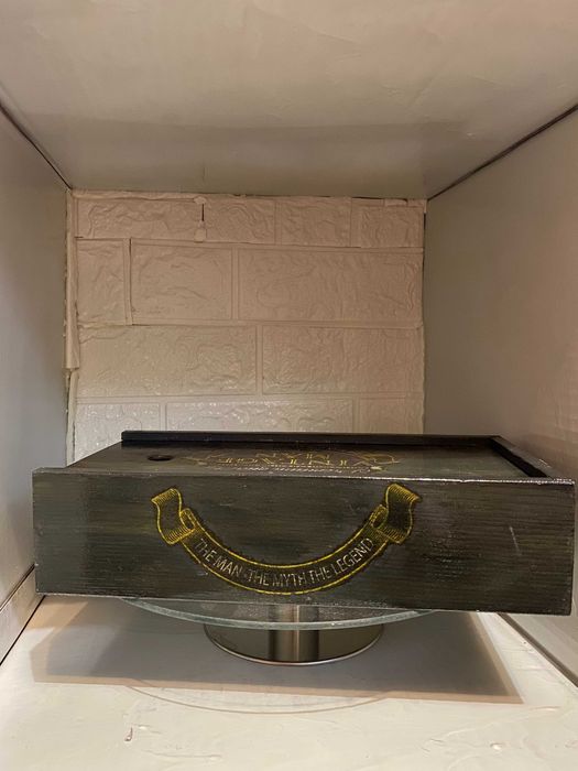 Кутия за бутилка с подложки за чаши