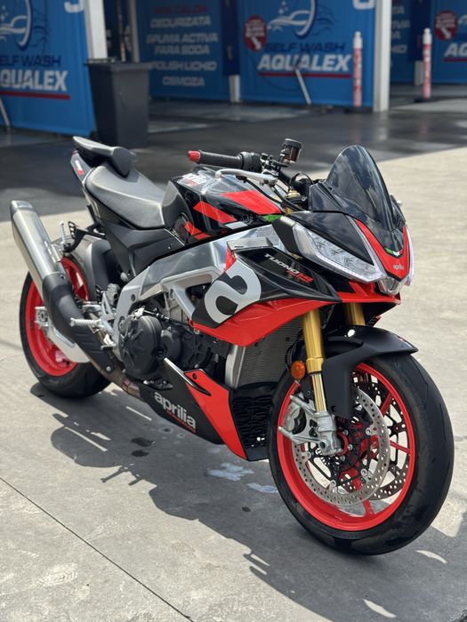 Aprilia Tuono V4 1100 Factory Superpole 2021