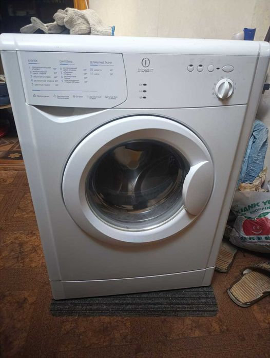 Продаётся стиральная машина Indesit wiun 100