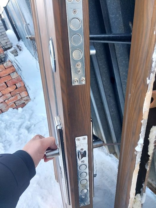 Продам входную дверь