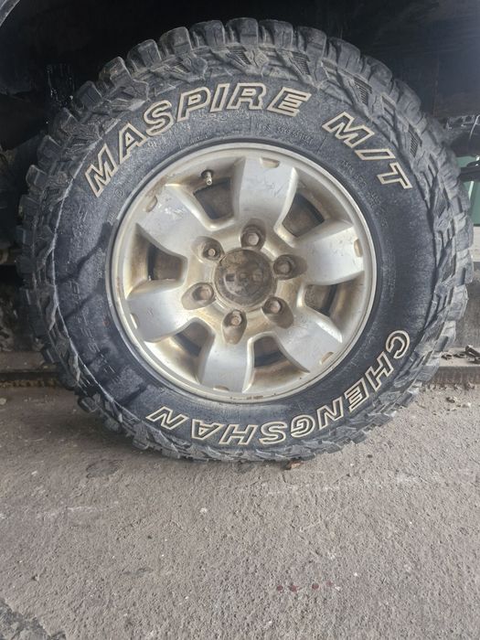 Джанти с гуми офроуд 4бр 15" за Нисан Навара