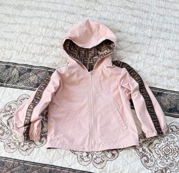 Куртки на девочку