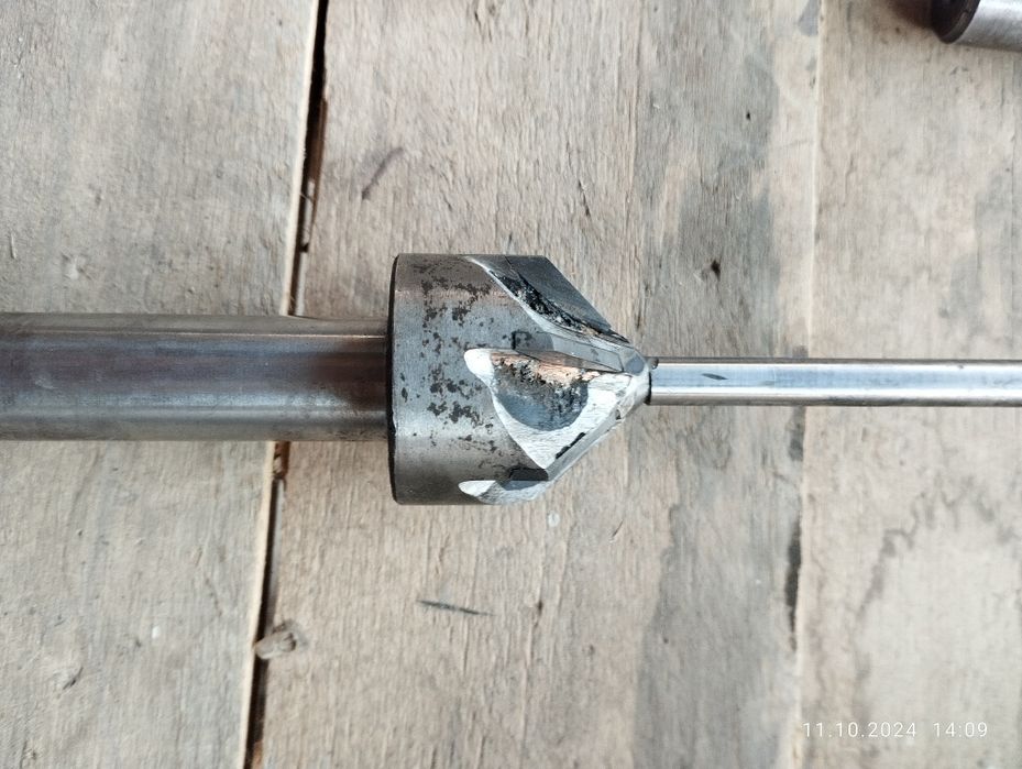 Инструмент для ремонта головки блока цилиндров