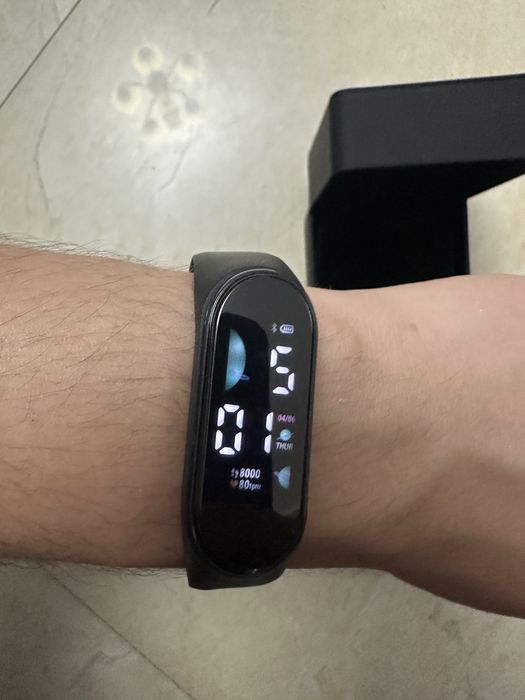 Ceas smart / bratara fitness Xiaomi Smart Band 10,