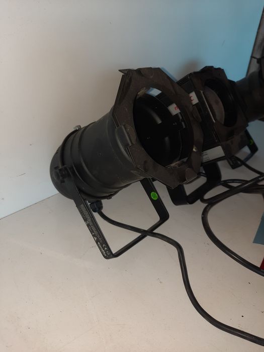 Прожектор MINI PC 300 W с 2 броя лампи за дискотечно осветление